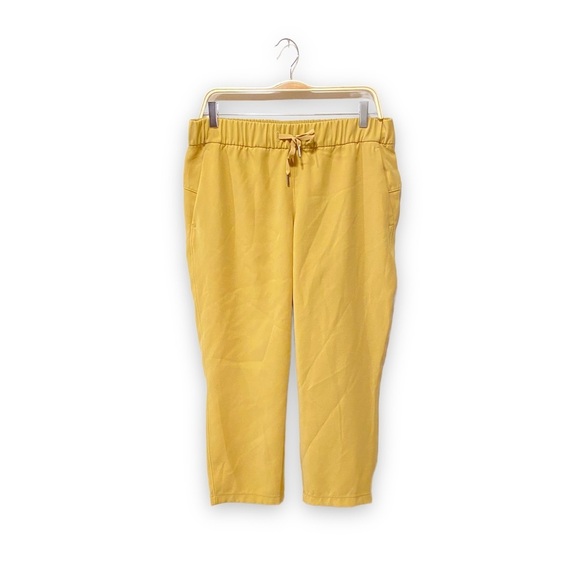 Lululemon On the Fly Crop *Woven 23" in Vintage Gold Yellow Size 10 - Picture 2 of 5